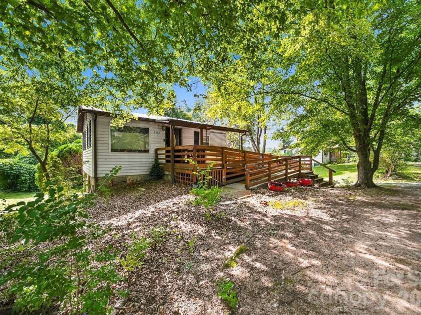 2588 Old Shelby Road, Hickory, NC 28602.  MLS# CAR4415305, YatesRealty ID 44926. 