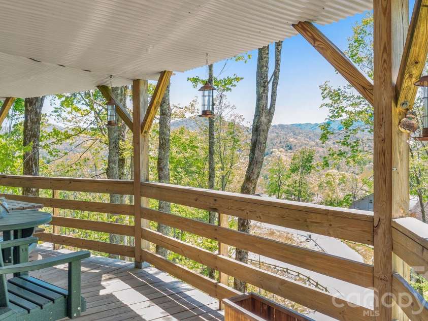 315 Timber Ridge Road, Sugar Mountain, NC 28604.  MLS# CAR4387055, YatesRealty ID 44927. 
