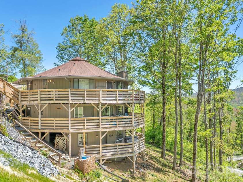 315 Timber Ridge Road, Sugar Mountain, NC 28604.  MLS# CAR4387055, YatesRealty ID 44927. 