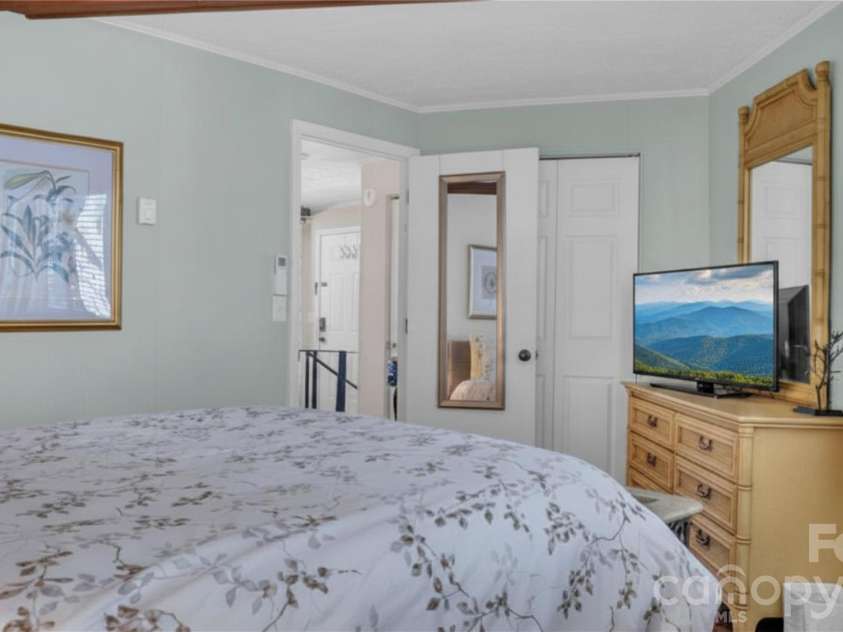 315 Timber Ridge Road, Sugar Mountain, NC 28604.  MLS# CAR4387055, YatesRealty ID 44927. 