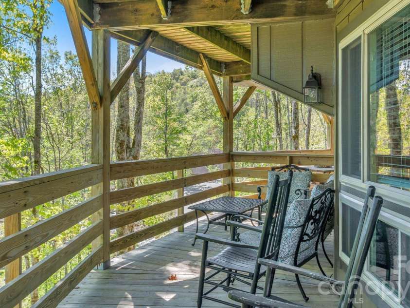 315 Timber Ridge Road, Sugar Mountain, NC 28604.  MLS# CAR4387055, YatesRealty ID 44927. 