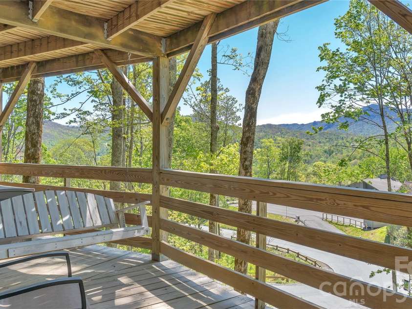 315 Timber Ridge Road, Sugar Mountain, NC 28604.  MLS# CAR4387055, YatesRealty ID 44927. 