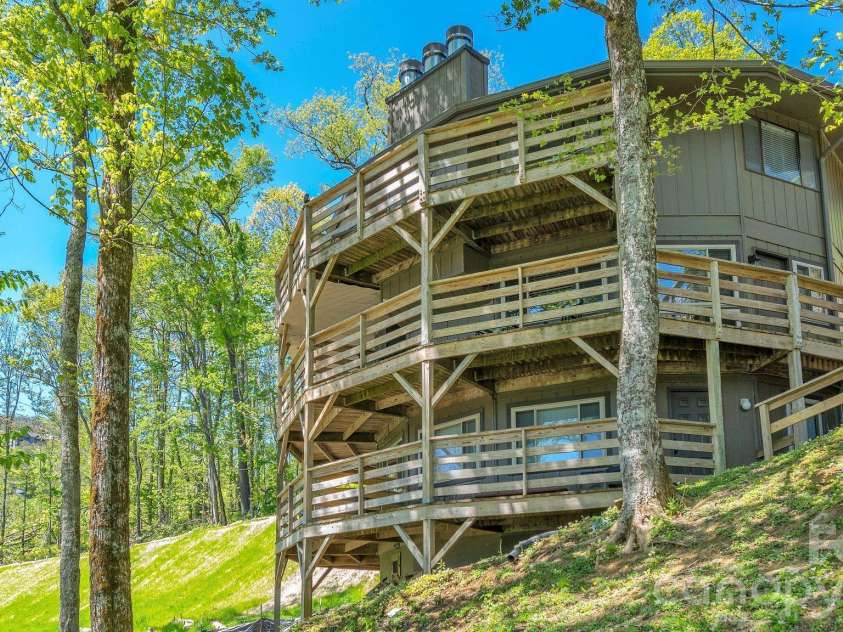 315 Timber Ridge Road, Sugar Mountain, NC 28604.  MLS# CAR4387055, YatesRealty ID 44927. 