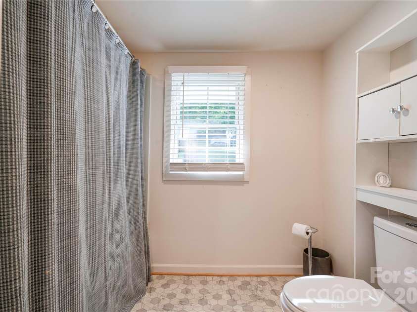 218 Oxford Street, Spindale, NC 28160.  MLS# CAR4414894, YatesRealty ID 44929. Bathroom