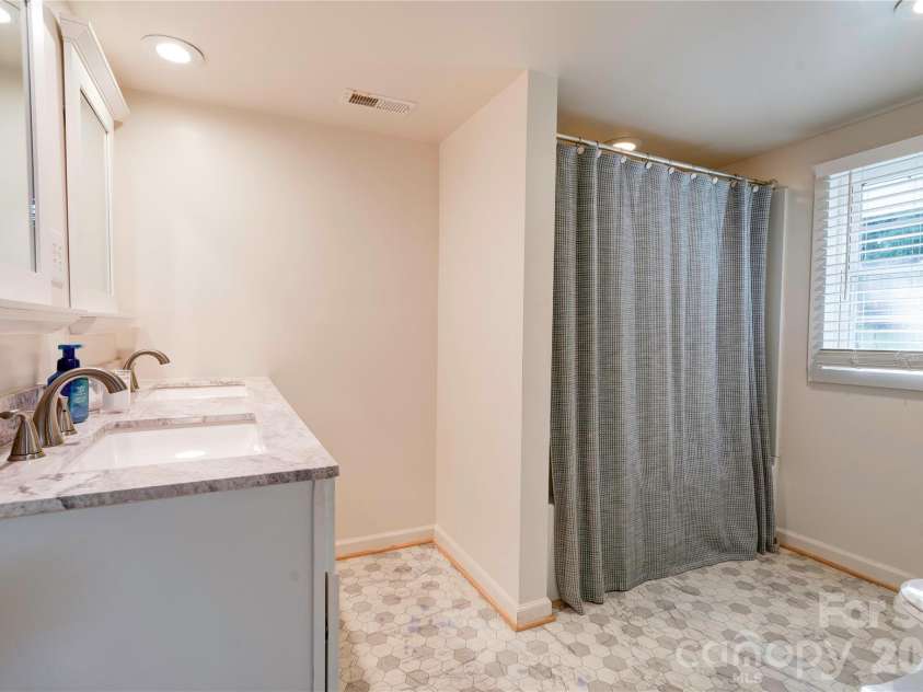218 Oxford Street, Spindale, NC 28160.  MLS# CAR4414894, YatesRealty ID 44929. Bathroom