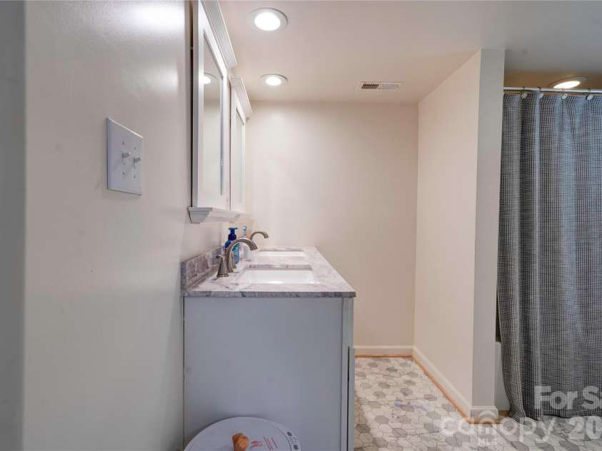 218 Oxford Street, Spindale, NC 28160.  MLS# CAR4414894, YatesRealty ID 44929. Bathroom