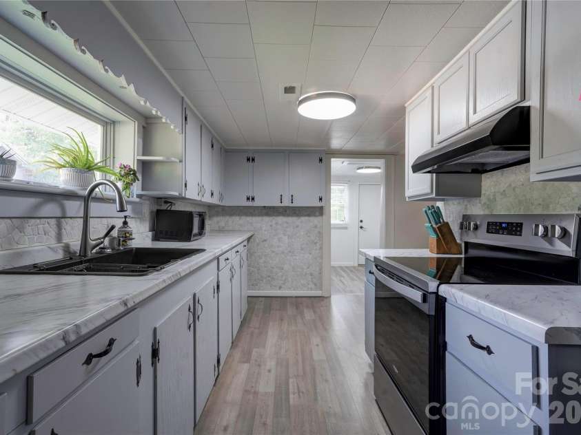 218 Oxford Street, Spindale, NC 28160.  MLS# CAR4414894, YatesRealty ID 44929. Kitchen