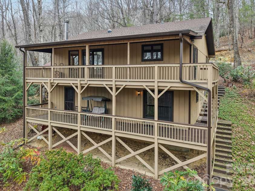 71 Setsi Lane, Brevard, NC 28712.  MLS# CAR4345276, YatesRealty ID 4493. 