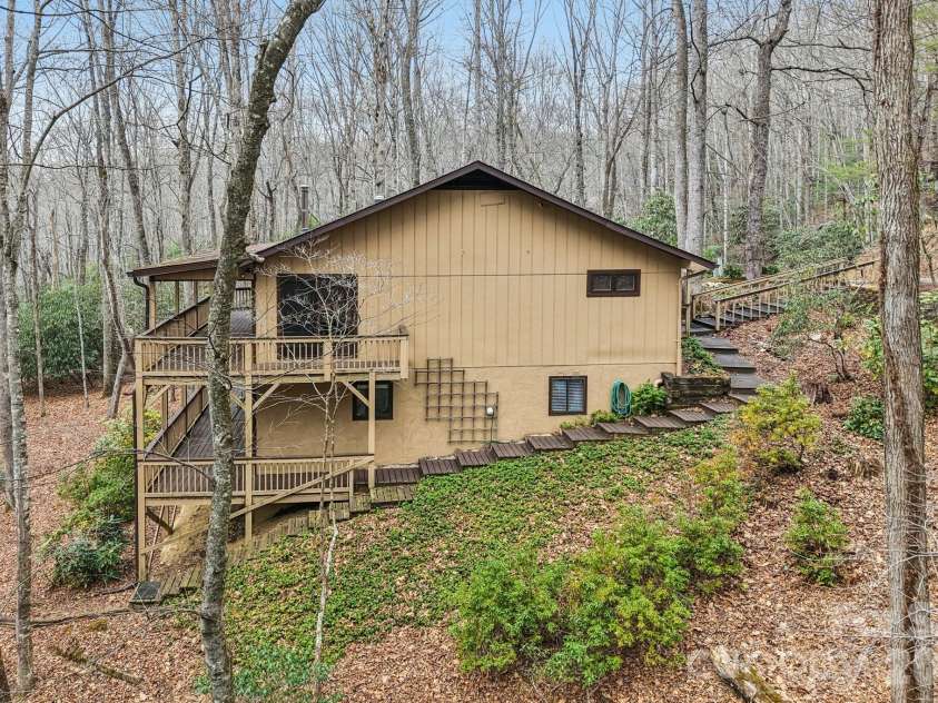 71 Setsi Lane, Brevard, NC 28712.  MLS# CAR4345276, YatesRealty ID 4493. 