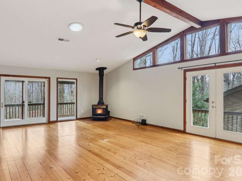 71 Setsi Lane, Brevard, NC 28712.  MLS# CAR4345276, YatesRealty ID 4493. 