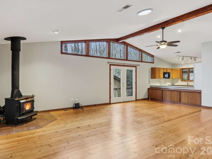 71 Setsi Lane, Brevard, NC 28712.  MLS# CAR4345276, YatesRealty ID 4493. 