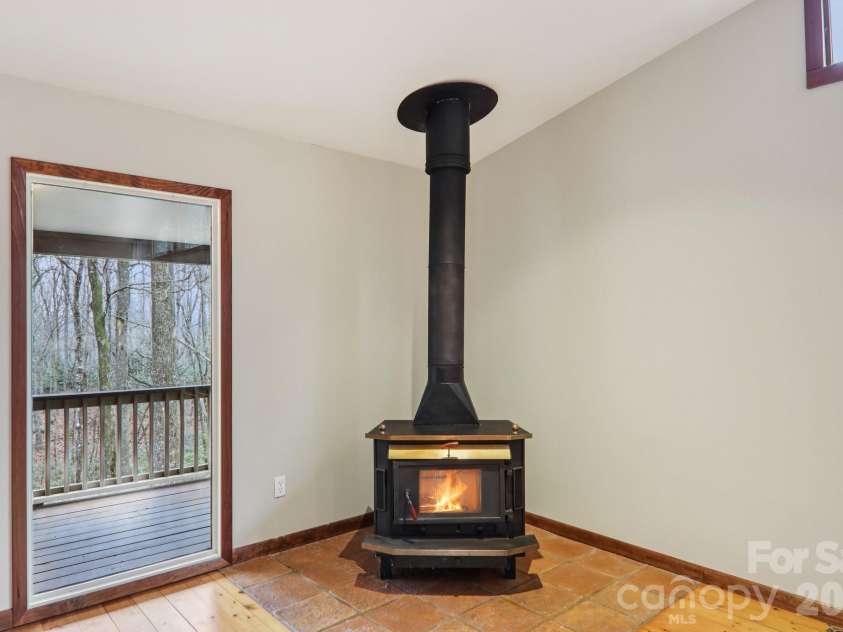 71 Setsi Lane, Brevard, NC 28712.  MLS# CAR4345276, YatesRealty ID 4493. 