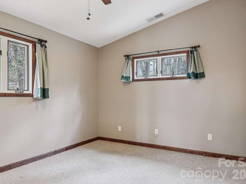 71 Setsi Lane, Brevard, NC 28712.  MLS# CAR4345276, YatesRealty ID 4493. 