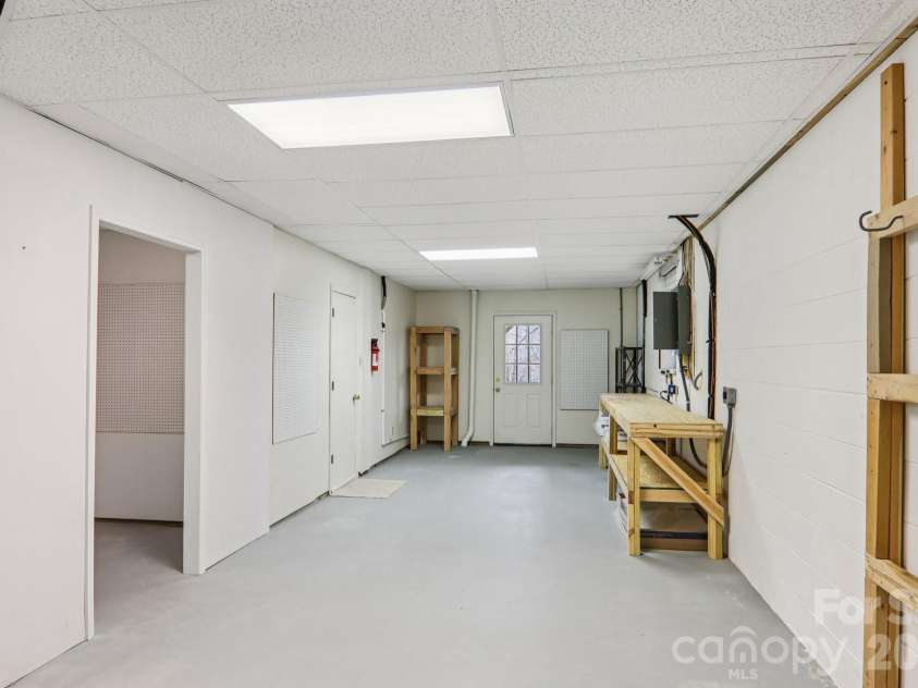 71 Setsi Lane, Brevard, NC 28712.  MLS# CAR4345276, YatesRealty ID 4493. 