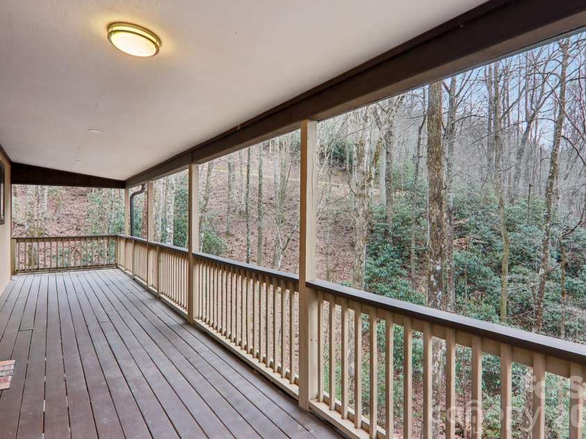 71 Setsi Lane, Brevard, NC 28712.  MLS# CAR4345276, YatesRealty ID 4493. 