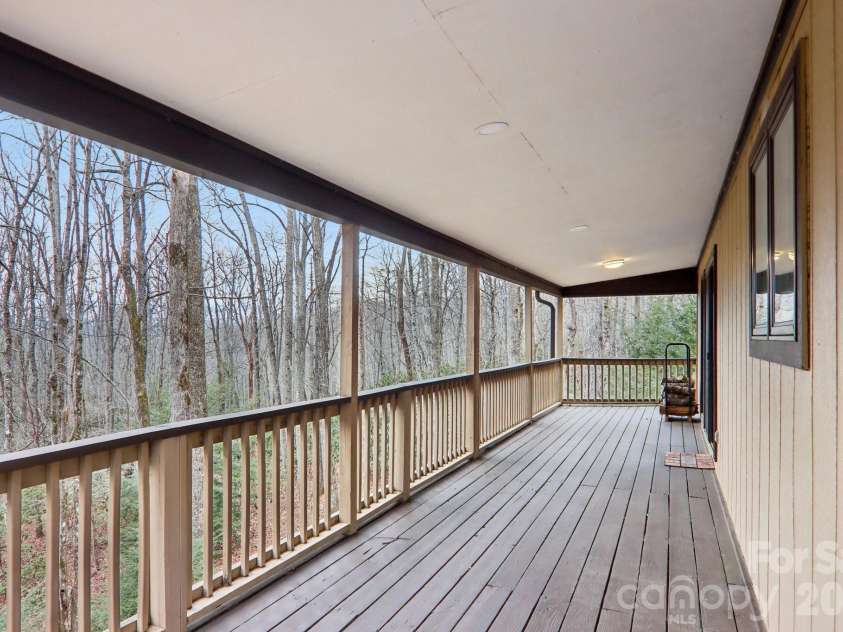 71 Setsi Lane, Brevard, NC 28712.  MLS# CAR4345276, YatesRealty ID 4493. 