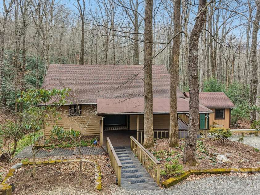 71 Setsi Lane, Brevard, NC 28712.  MLS# CAR4345276, YatesRealty ID 4493. 