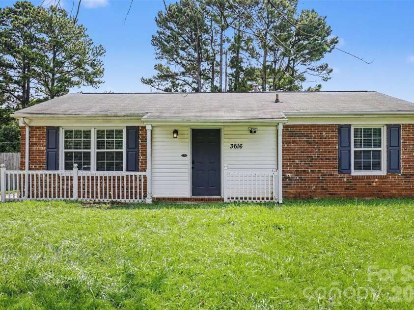 3616 Fagan Way, Charlotte, NC 28216.  MLS# CAR4415425, YatesRealty ID 44931. 
