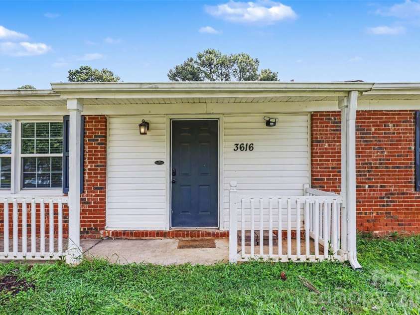 3616 Fagan Way, Charlotte, NC 28216.  MLS# CAR4415425, YatesRealty ID 44931. 