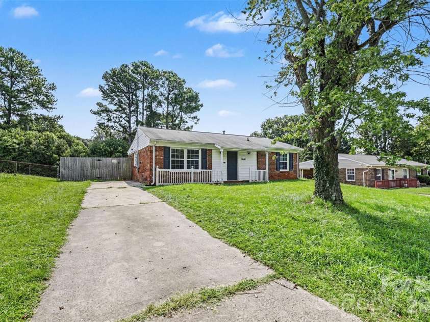 3616 Fagan Way, Charlotte, NC 28216.  MLS# CAR4415425, YatesRealty ID 44931. 