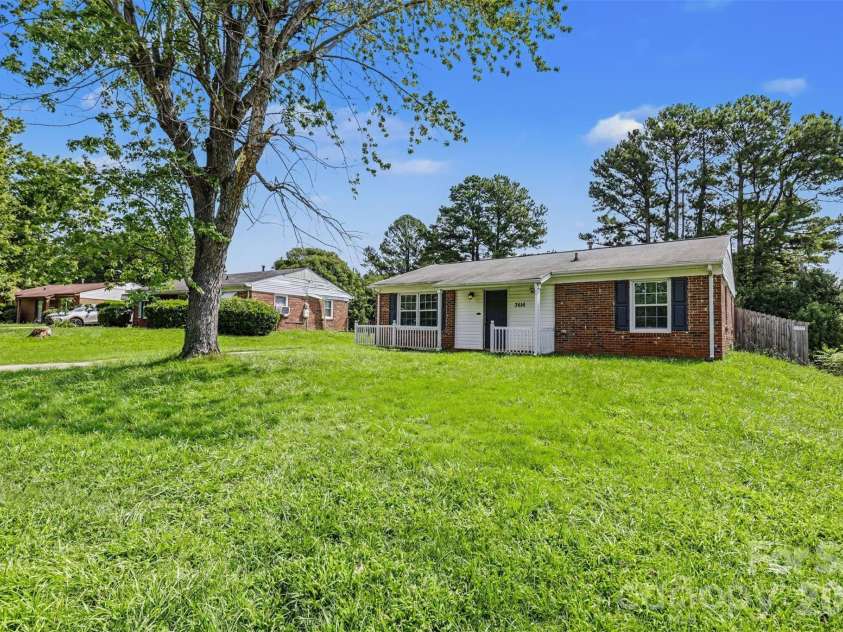 3616 Fagan Way, Charlotte, NC 28216.  MLS# CAR4415425, YatesRealty ID 44931. 
