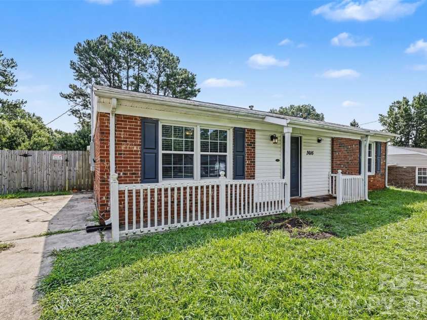 3616 Fagan Way, Charlotte, NC 28216.  MLS# CAR4415425, YatesRealty ID 44931. 