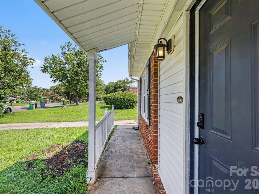 3616 Fagan Way, Charlotte, NC 28216.  MLS# CAR4415425, YatesRealty ID 44931. 