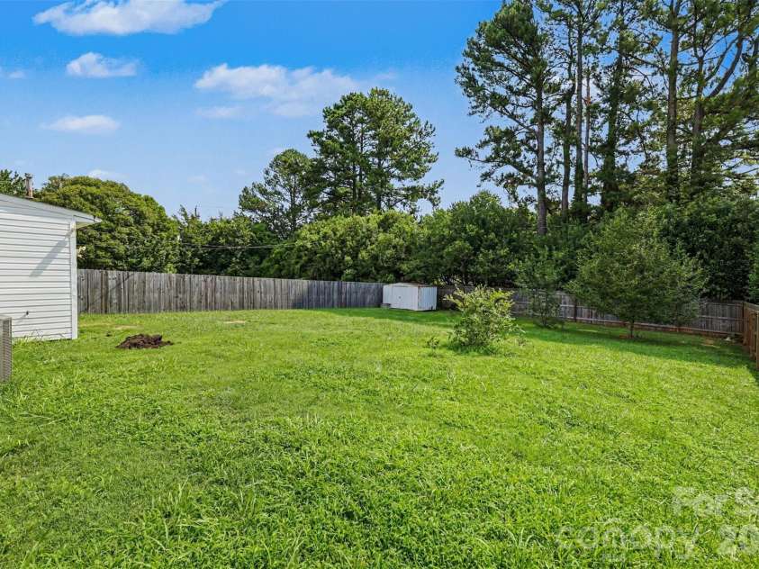 3616 Fagan Way, Charlotte, NC 28216.  MLS# CAR4415425, YatesRealty ID 44931. 