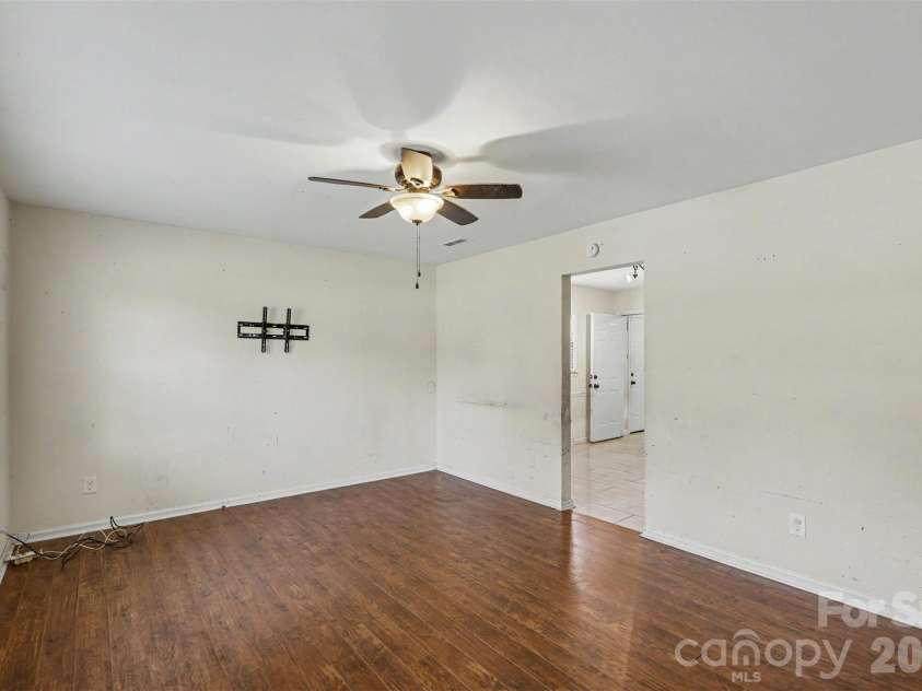 3616 Fagan Way, Charlotte, NC 28216.  MLS# CAR4415425, YatesRealty ID 44931. 