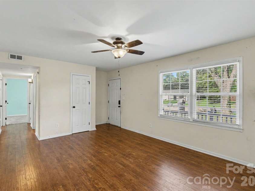 3616 Fagan Way, Charlotte, NC 28216.  MLS# CAR4415425, YatesRealty ID 44931. 