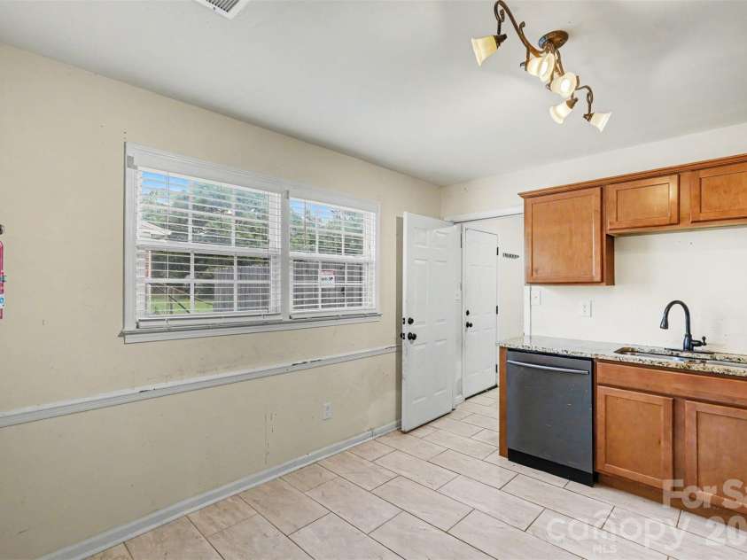 3616 Fagan Way, Charlotte, NC 28216.  MLS# CAR4415425, YatesRealty ID 44931. 