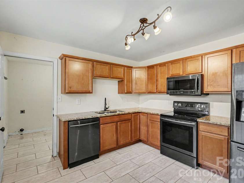 3616 Fagan Way, Charlotte, NC 28216.  MLS# CAR4415425, YatesRealty ID 44931. 