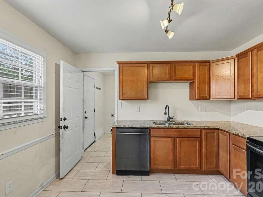 3616 Fagan Way, Charlotte, NC 28216.  MLS# CAR4415425, YatesRealty ID 44931. 