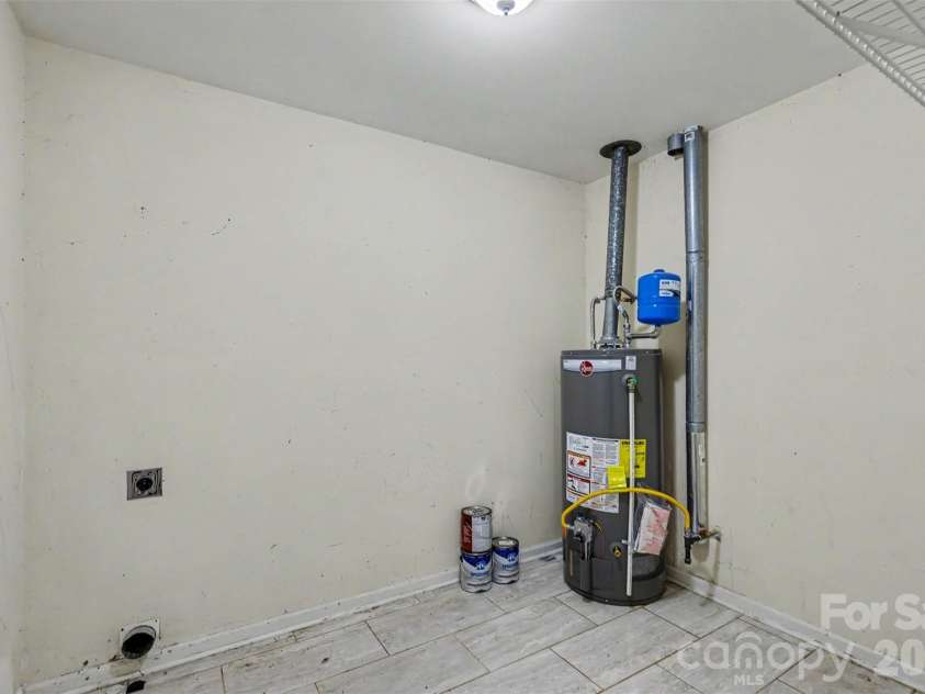 3616 Fagan Way, Charlotte, NC 28216.  MLS# CAR4415425, YatesRealty ID 44931. 