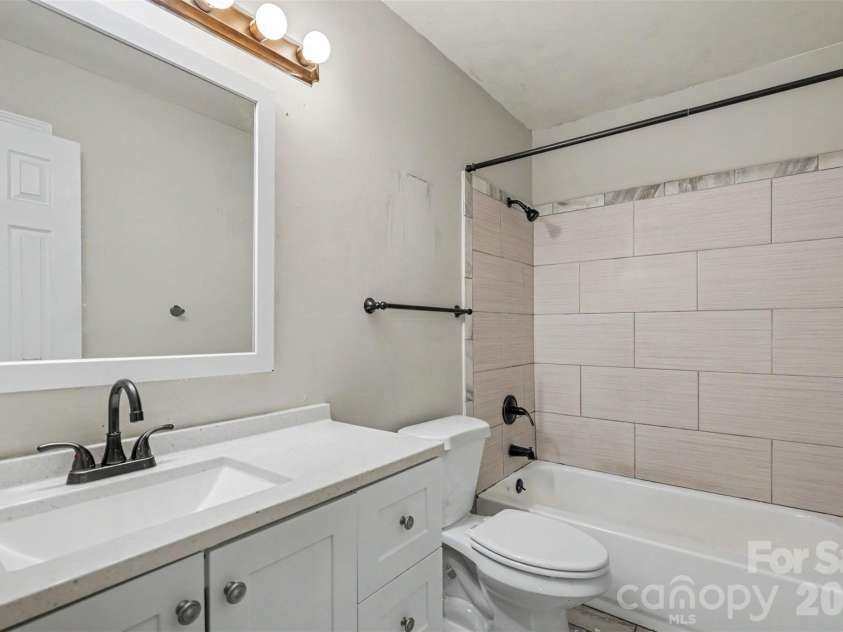 3616 Fagan Way, Charlotte, NC 28216.  MLS# CAR4415425, YatesRealty ID 44931. 