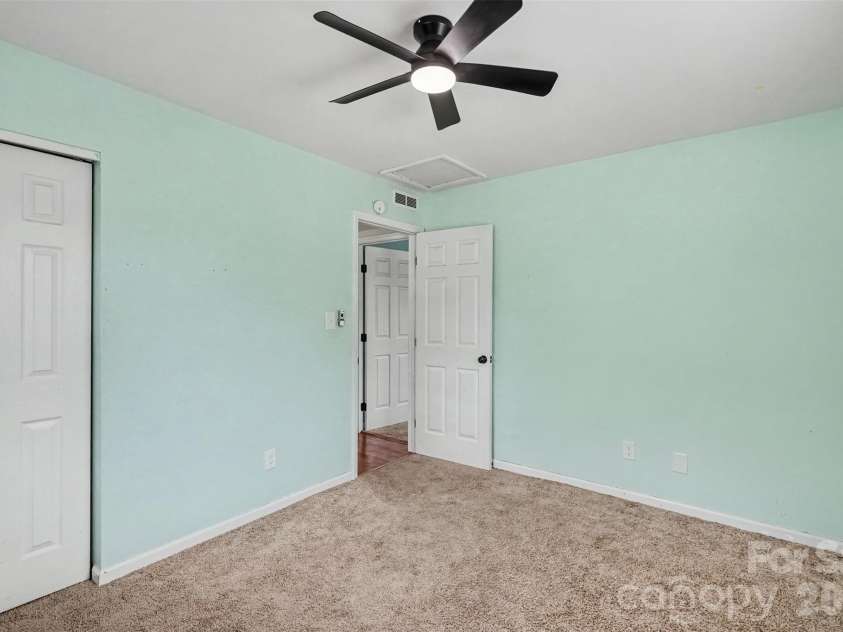 3616 Fagan Way, Charlotte, NC 28216.  MLS# CAR4415425, YatesRealty ID 44931. 