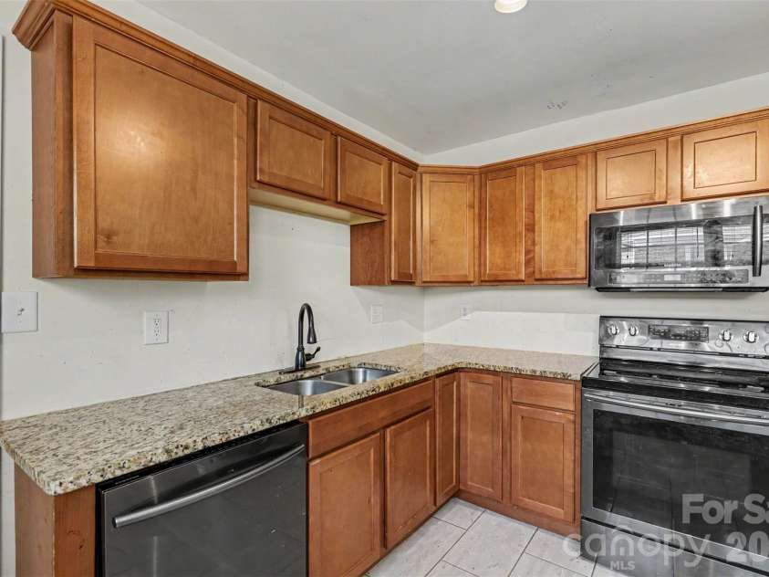 3616 Fagan Way, Charlotte, NC 28216.  MLS# CAR4415425, YatesRealty ID 44931. 
