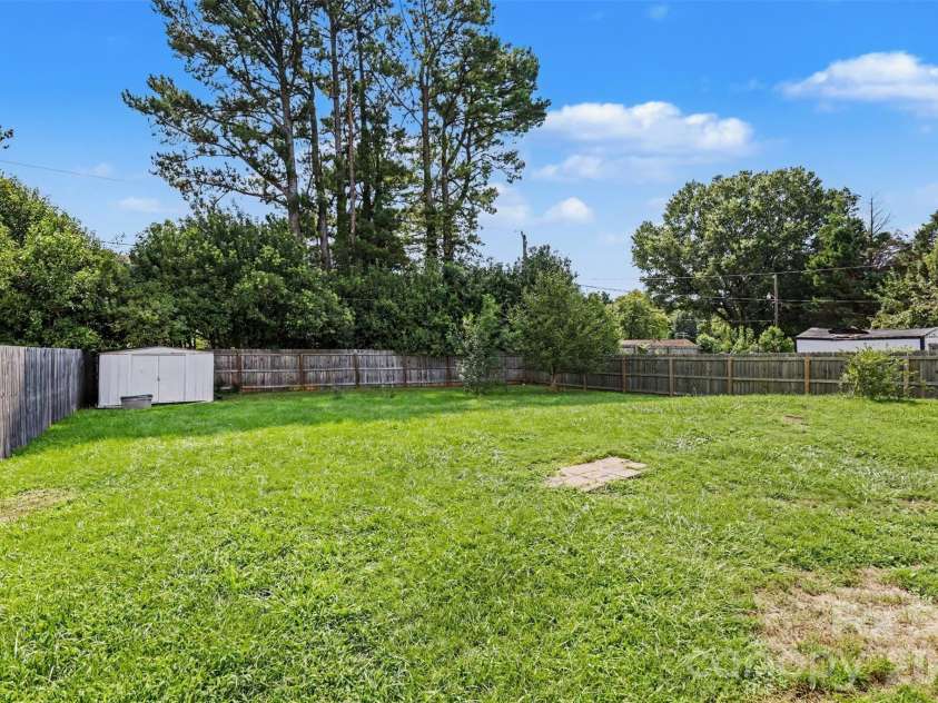 3616 Fagan Way, Charlotte, NC 28216.  MLS# CAR4415425, YatesRealty ID 44931. 