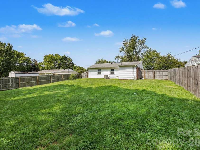 3616 Fagan Way, Charlotte, NC 28216.  MLS# CAR4415425, YatesRealty ID 44931. 