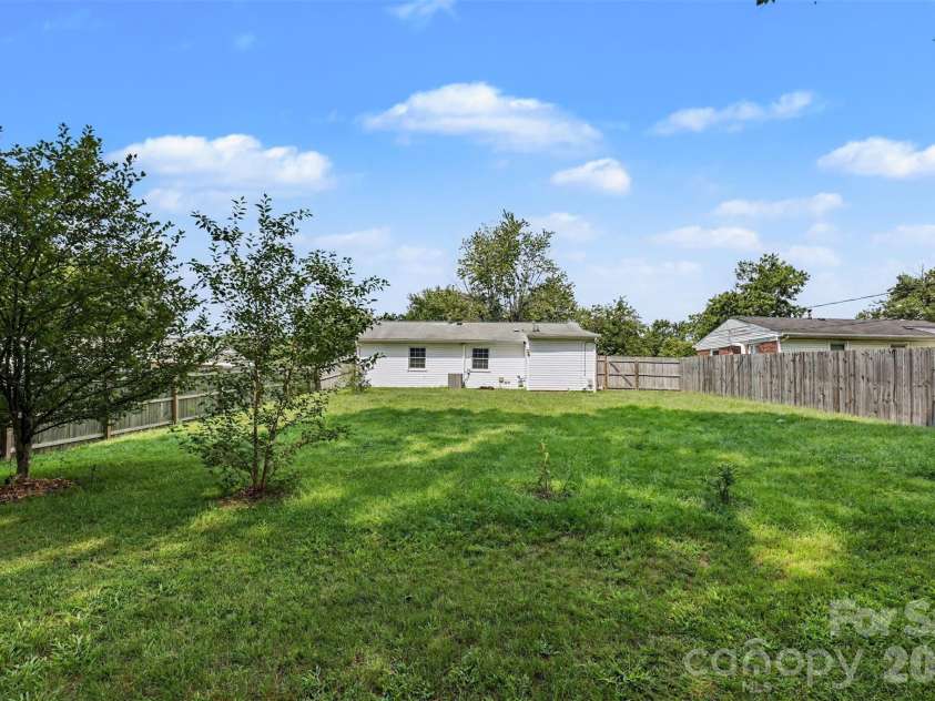 3616 Fagan Way, Charlotte, NC 28216.  MLS# CAR4415425, YatesRealty ID 44931. 
