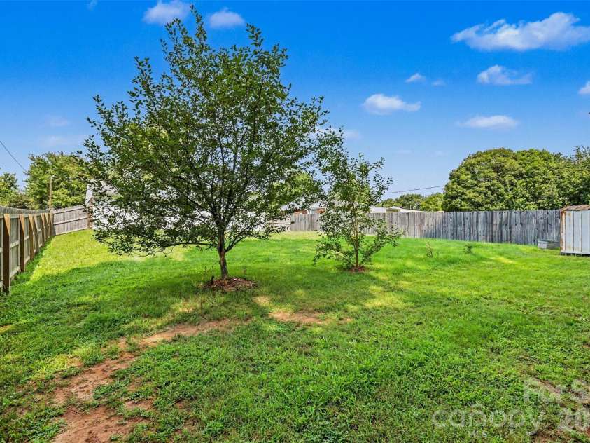 3616 Fagan Way, Charlotte, NC 28216.  MLS# CAR4415425, YatesRealty ID 44931. 