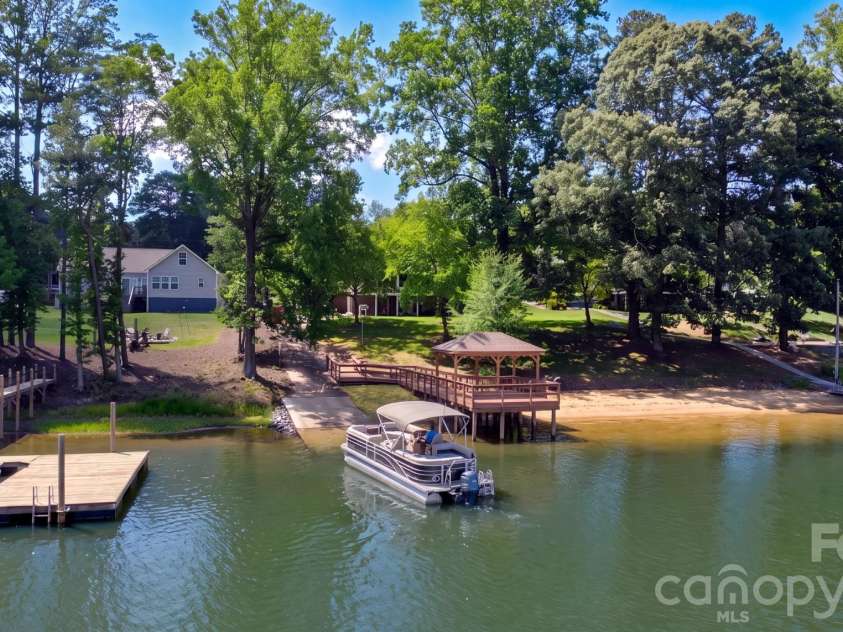 6917 Navajo Trail, Sherrills Ford, NC 28673.  MLS# CAR4394650, YatesRealty ID 44932. 