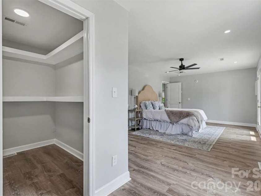 6917 Navajo Trail, Sherrills Ford, NC 28673.  MLS# CAR4394650, YatesRealty ID 44932. 