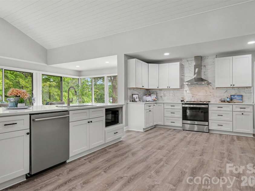 6917 Navajo Trail, Sherrills Ford, NC 28673.  MLS# CAR4394650, YatesRealty ID 44932. 