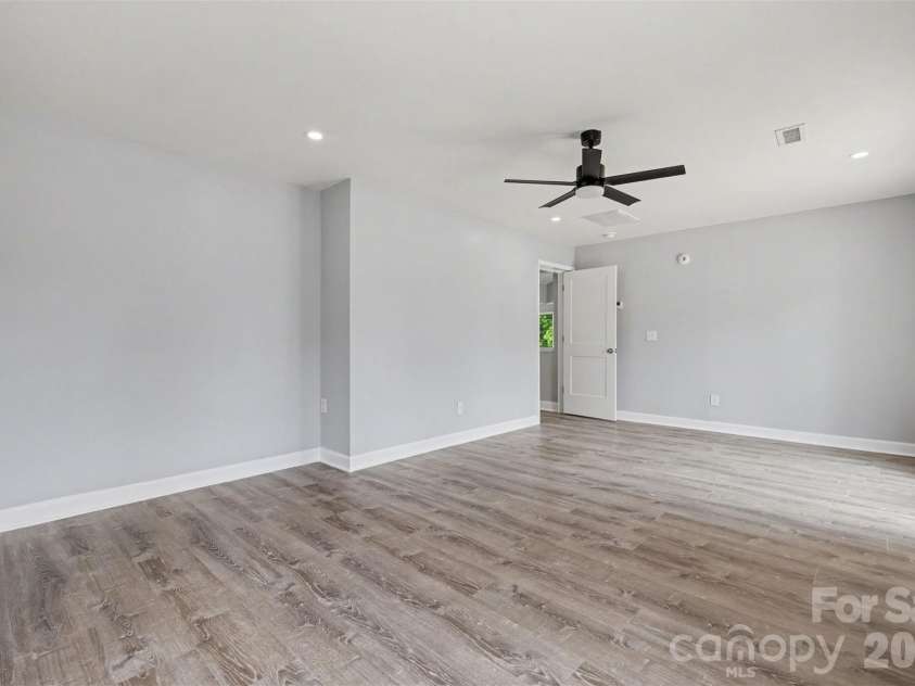 6917 Navajo Trail, Sherrills Ford, NC 28673.  MLS# CAR4394650, YatesRealty ID 44932. Basement