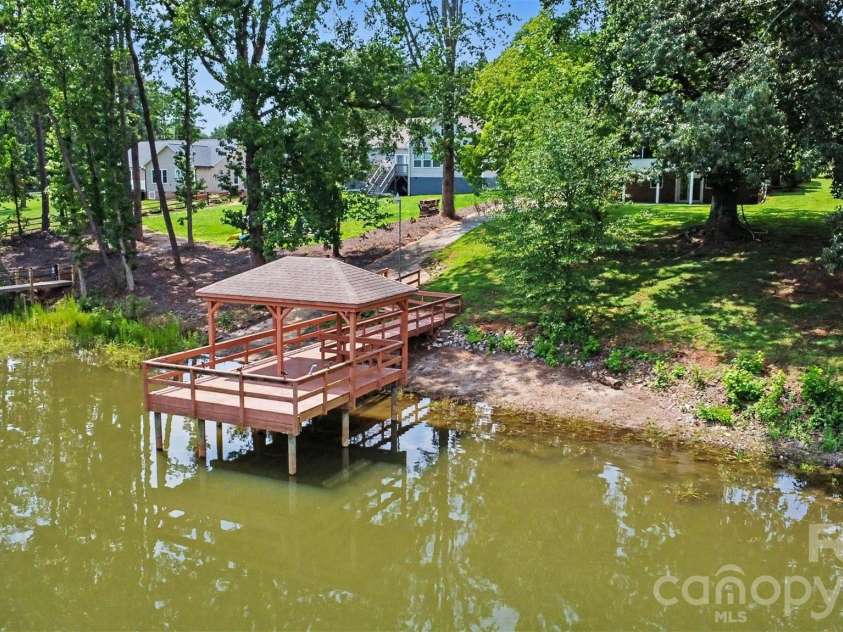 6917 Navajo Trail, Sherrills Ford, NC 28673.  MLS# CAR4394650, YatesRealty ID 44932. Dock