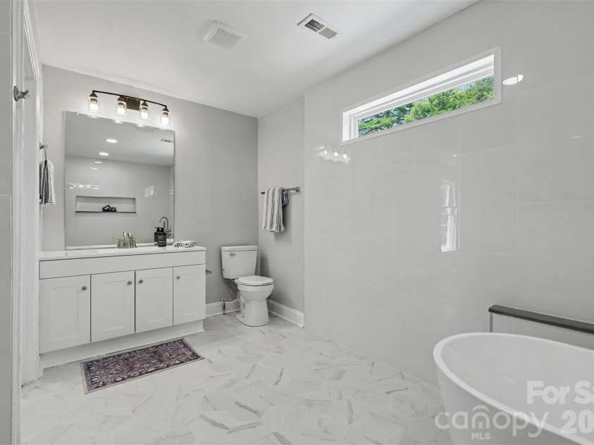 6917 Navajo Trail, Sherrills Ford, NC 28673.  MLS# CAR4394650, YatesRealty ID 44932. Primary Bathroom
