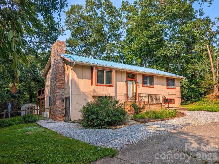 328 Wooded Valley Lane, Burnsville, NC 28714.  MLS# CAR4409092, YatesRealty ID 44933. 