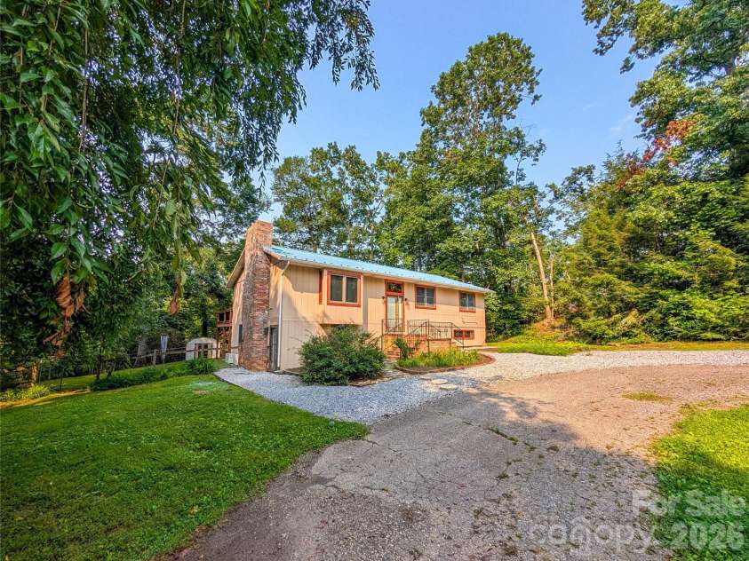 328 Wooded Valley Lane, Burnsville, NC 28714.  MLS# CAR4409092, YatesRealty ID 44933. 