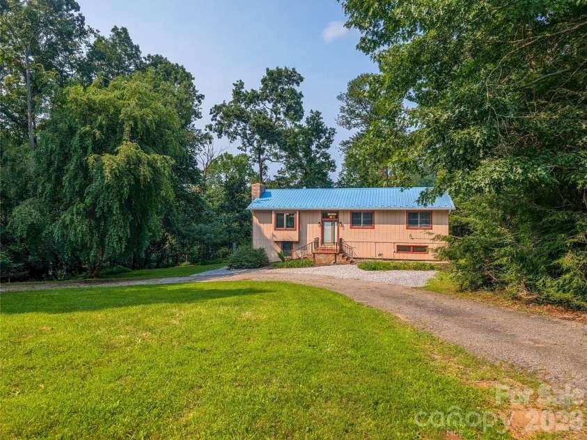 328 Wooded Valley Lane, Burnsville, NC 28714.  MLS# CAR4409092, YatesRealty ID 44933. 